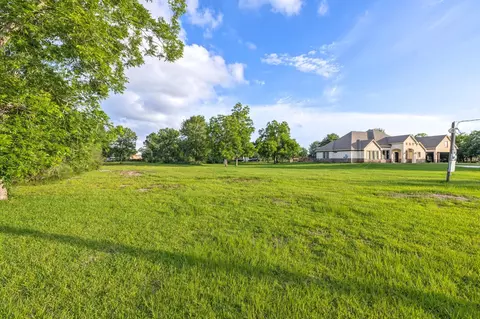 906 E Archer Rd, Baytown, TX 77521