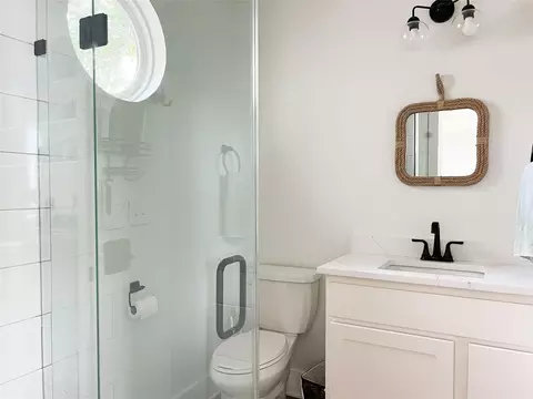 Bath - 2263 Lcr 740, Thornton, TX 76687 photo 3 of 3