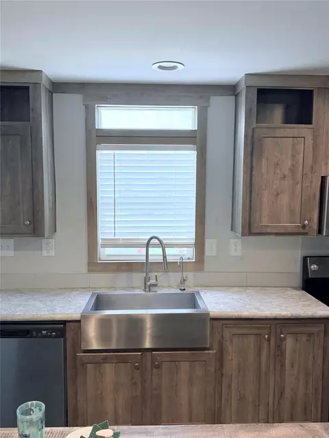 Kitchen - 15541 Schank Rd, Conroe, TX 77306 photo 6 of 7