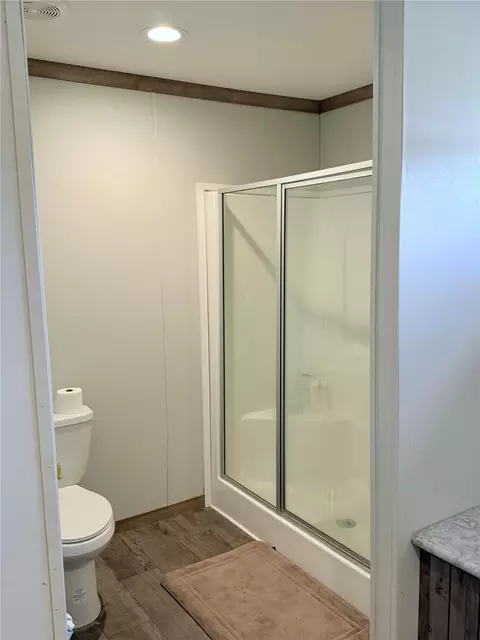 Bath - 15541 Schank Rd, Conroe, TX 77306 photo 4 of 5
