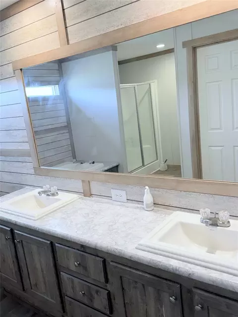Bath - 15541 Schank Rd, Conroe, TX 77306 photo 3 of 5