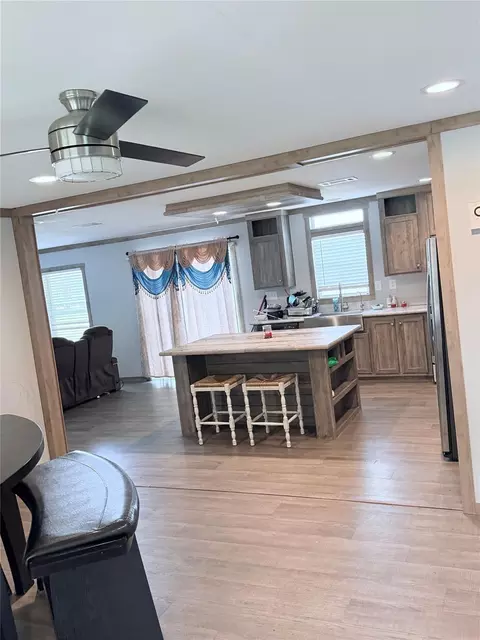 Kitchen - 15541 Schank Rd, Conroe, TX 77306 photo 4 of 7