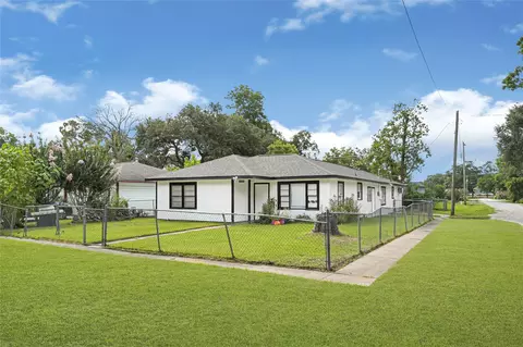 1033 W Snyder St, Alvin, TX 77511