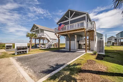1094 Cedar Ln, Gilchrist, TX 77617