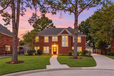 7407 Knoll Cliff Ct, Houston, TX 77095