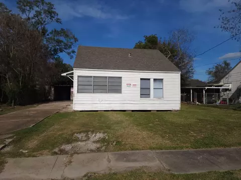 1350 Edwin St, Beaumont, TX 77705