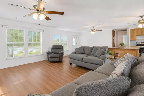 Living - 118 Willow Oak Dr, Trinity, TX 75862 photo 2 of 2