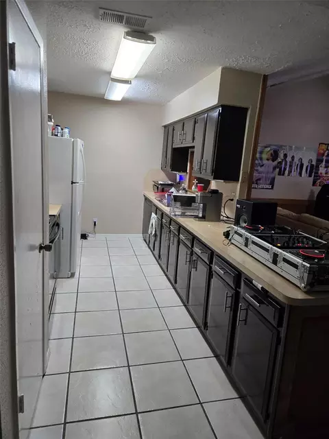 Kitchen - 4419 Mossygate Dr, Spring, TX 77373 photo 1 of 2