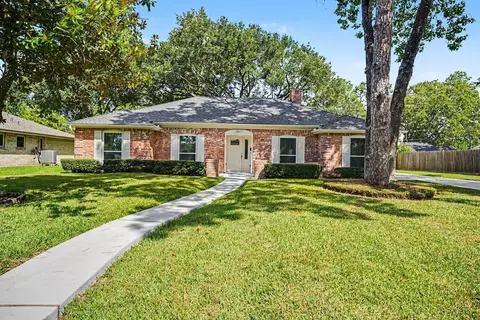 2817 Frostwood Cir, Dickinson, TX 77539
