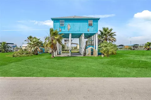 1495 Mabry St, Gilchrist, TX 77617