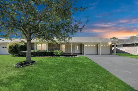 2804 Shady Creek Dr, Pearland, TX 77581