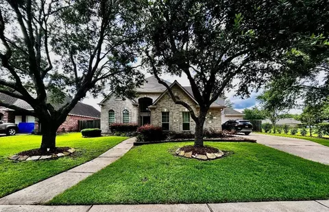 316 Overlook Dr, Friendswood, TX 77546
