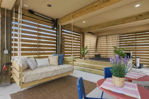 2622 Ave M 12, Galveston, TX 77550