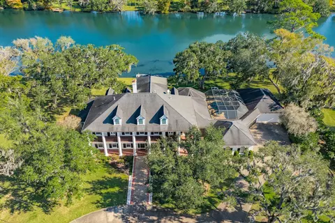 3 Bayou Rd, Lake Jackson, TX 77566