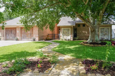 2915 Willow Creek Dr, El Campo, TX 77437