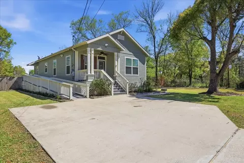 1110 N 5th St, Orange, TX 77630