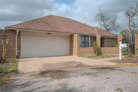 1513 Crestmont St, Wharton, TX 77488