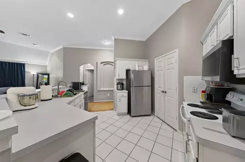 Kitchen - 31303 Baker Lake Dr, Spring, TX 77386 photo 1 of 2