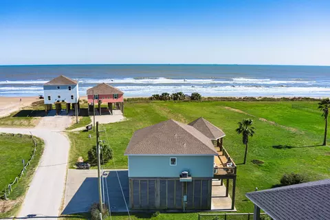 859 Gregory Ln, Crystal Beach, TX 77650