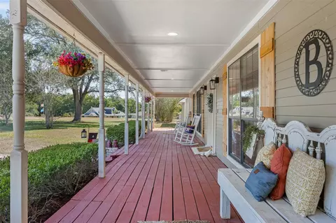 3722 W Hilltop Dr, Chappell Hill, TX 77426