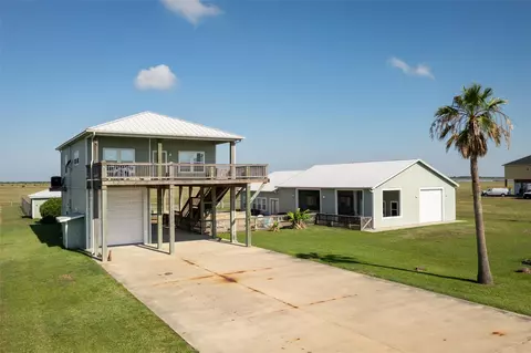 742 Bay Dr, Palacios, TX 77465