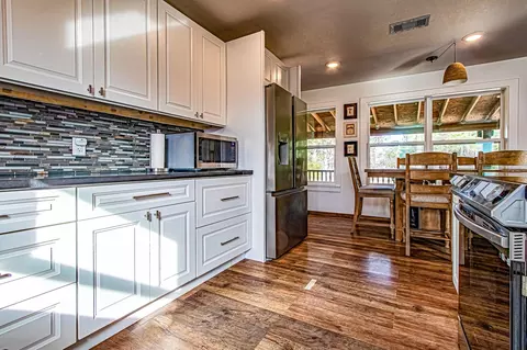 Kitchen - 190 Artesian, Onalaska, TX 77360 photo 5 of 5