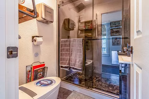 Bath - 190 Artesian, Onalaska, TX 77360 photo 1 of 6