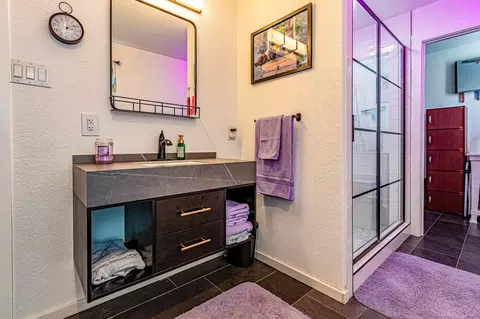 Bath - 190 Artesian, Onalaska, TX 77360 photo 5 of 6