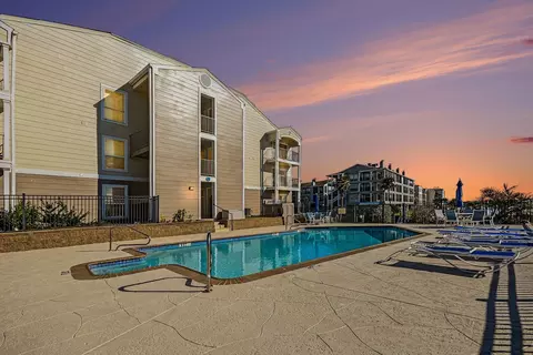 307 Yacht Club Ln #307, El Lago, TX 77586