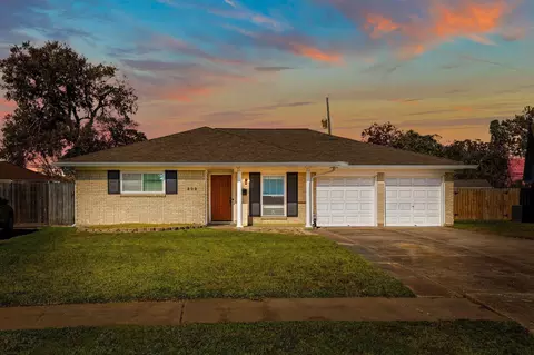 402 Fintona Way, Houston, TX 77015