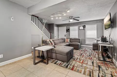 6111 Beverly Hill St #50, Houston, TX 77057