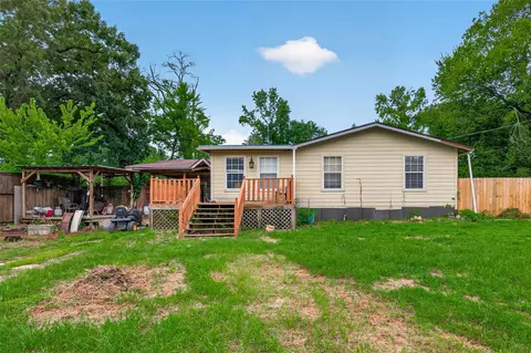 141 Town And Country Dr, Huntsville, TX 77320