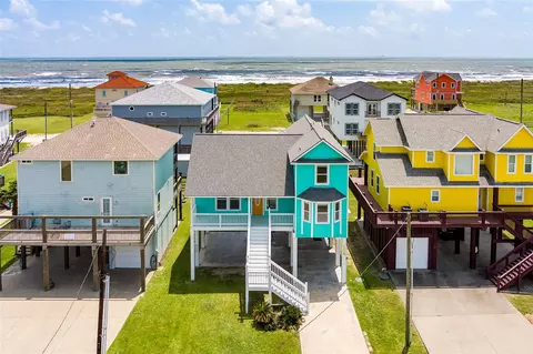 108 Ocean View Dr, Crystal Beach, TX 77650