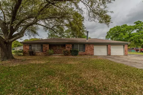 1450 Bassett St, Orange, TX 77632