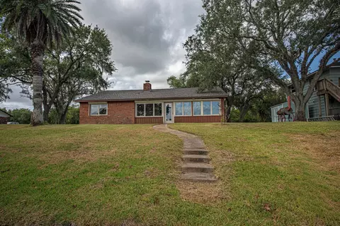 4611 Rio Dr, Brazoria, TX 77422