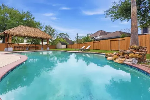 3820 Lake View Dr, Pearland, TX 77581