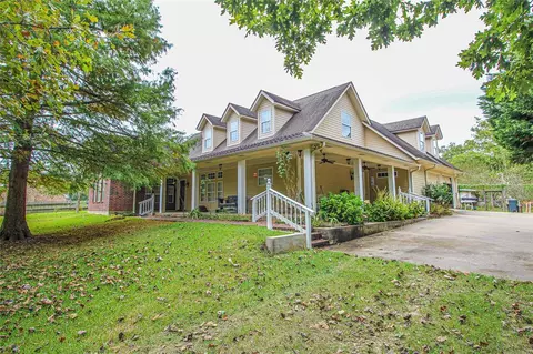 139 Berts Farm Rd, Livingston, TX 77351