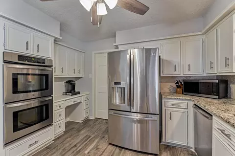 Kitchen - 6522 Castle Pine Ln, Spring, TX 77379 photo 3 of 6
