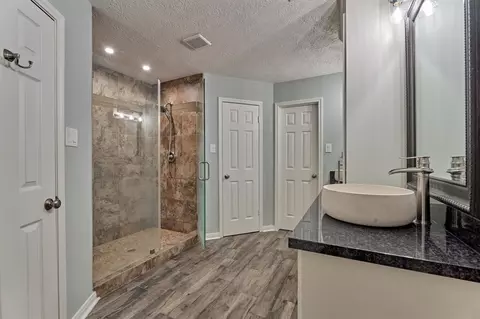 Bath - 6522 Castle Pine Ln, Spring, TX 77379 photo 1 of 6