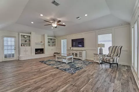 Living - 6522 Castle Pine Ln, Spring, TX 77379 photo 5 of 7