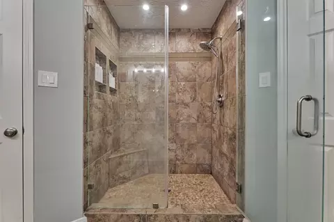 Bath - 6522 Castle Pine Ln, Spring, TX 77379 photo 4 of 6