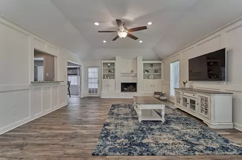 Living - 6522 Castle Pine Ln, Spring, TX 77379 photo 6 of 7