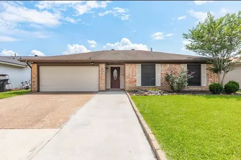 215 N 37th St, Nederland, TX 77627