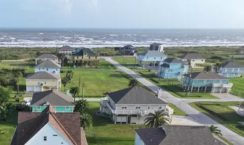 211 Tampa, Crystal Beach, TX 77650