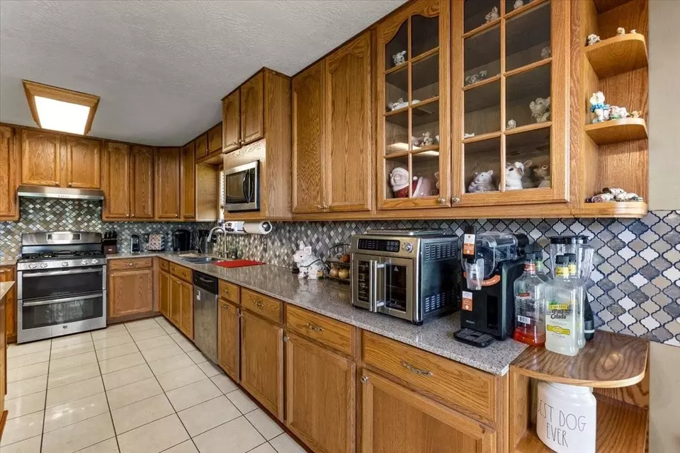 Kitchen - 21214 Creek Rd, Manvel, TX 77578 photo 3 of 7