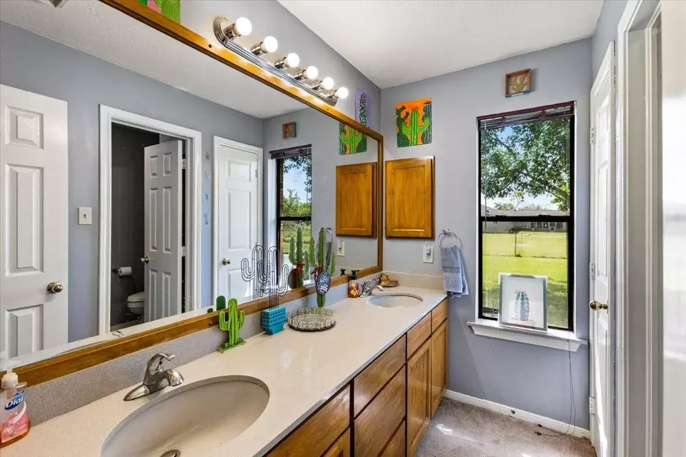Bath - 21214 Creek Rd, Manvel, TX 77578 photo 4 of 5