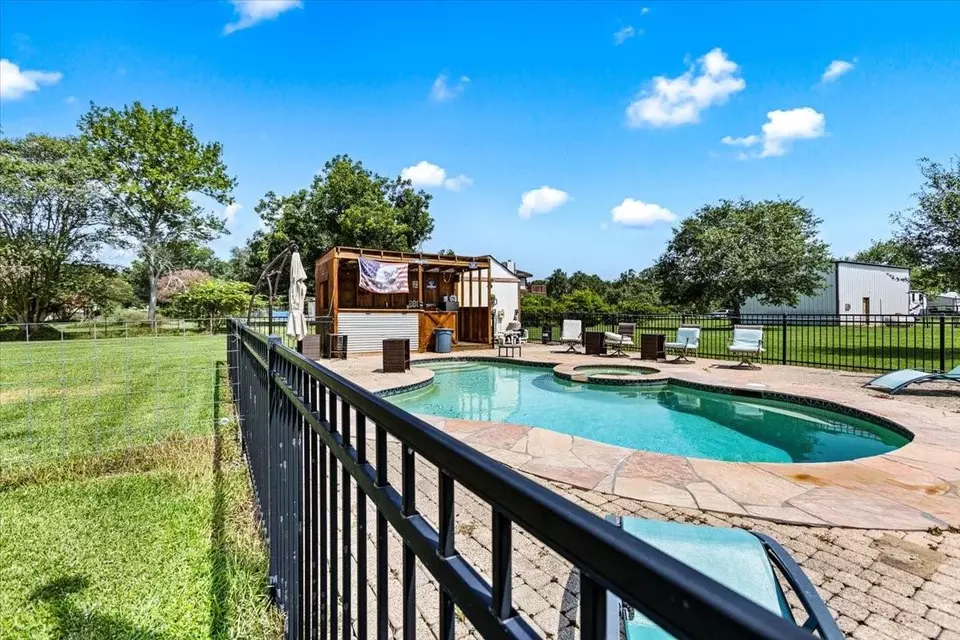 Exterior - 21214 Creek Rd, Manvel, TX 77578 photo 5 of 7