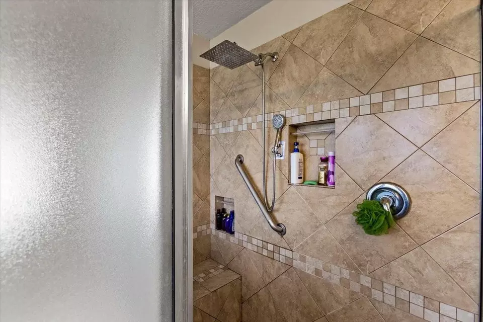 Bath - 21214 Creek Rd, Manvel, TX 77578 photo 3 of 5