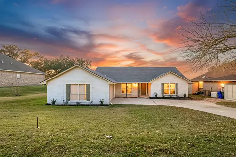 1328 Green Briar Dr, Huntsville, TX 77340