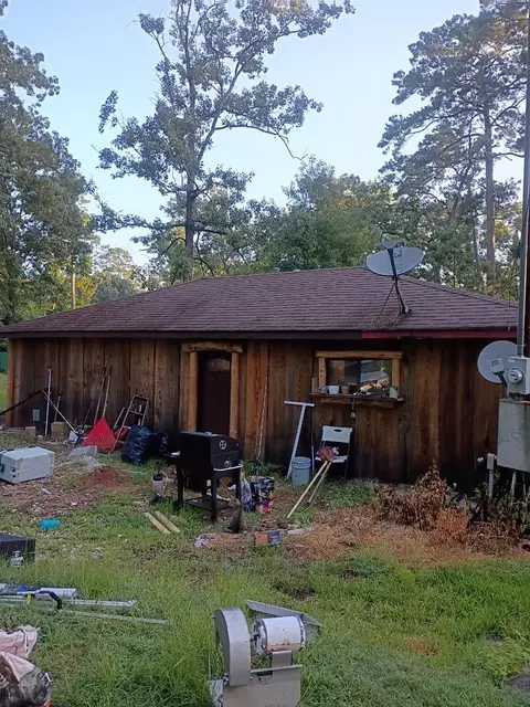 2075 El Camino Rd, Hemphill, TX 75948
